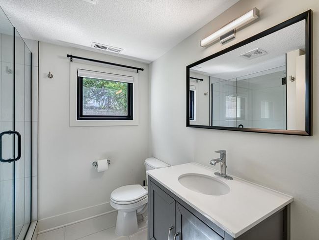 23 - Bathroom.jpg | Image 23