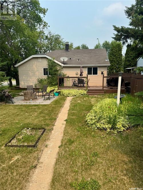 1101 2nd St E, Prince Albert, SK, S6V0G9 | Card Image