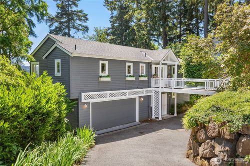 9210 Parkwood Ridge Rd, Mercer Island, WA, 98040-5139 | Card Image