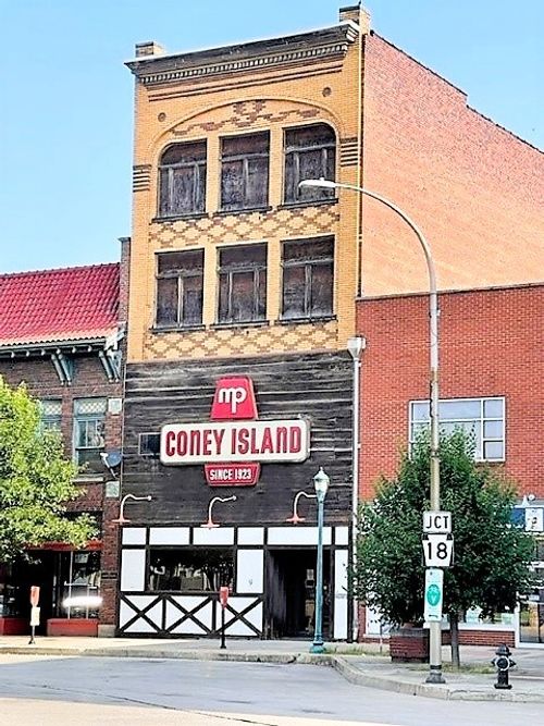 9 E Washington St, New Castle, PA, 16101-3814 | Card Image