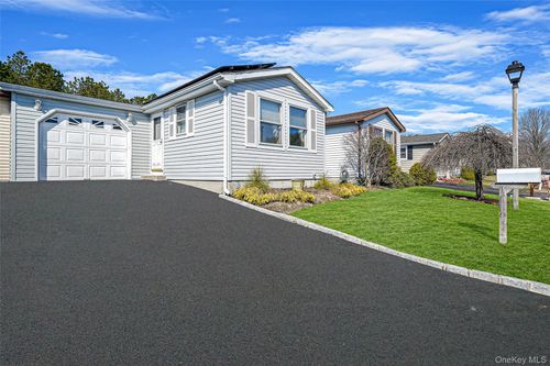 91 Village Cir W, Manorville, NY, 11949-9699 | Card Image