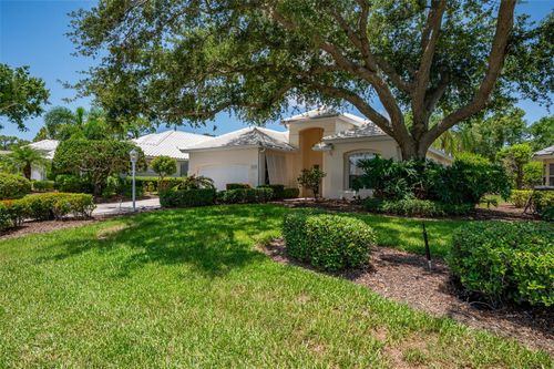 7952 Hampton Ct, UNIVERSITY PARK, FL, 34201-2220 | Card Image