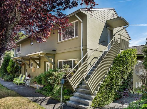 4818 Terrace Dr Ne, Seattle, WA, 98105-3924 | Card Image