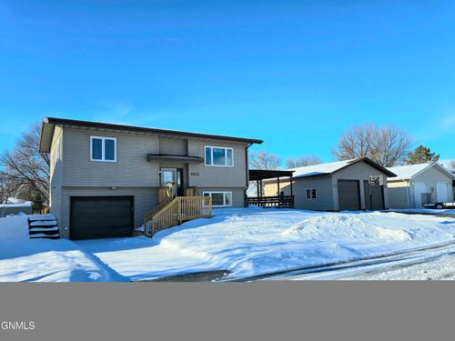 1113 Chestnut Ln, Beulah, ND, 58523-6426 | Card Image