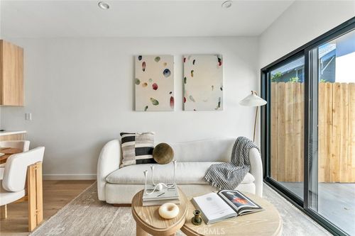 1/2 N Kingsley, Los Angeles, CA, 90027 | Card Image