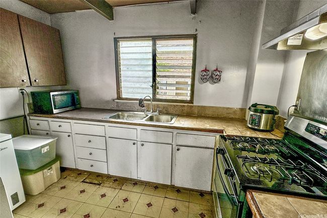 APT-1 - 87217 Helelua St, Condo with 3 bedrooms, 2 bathrooms and 2 parking in Waianae HI | Image 11