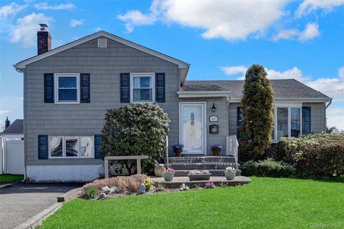 421 Grand Blvd, Massapequa Park, NY, 11762-1343 | Card Image