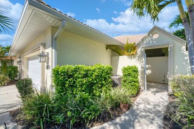 10776 Salvador Dali Circle, House other with 2 bedrooms, 2 bathrooms and null parking in Englewood FL | Image 1