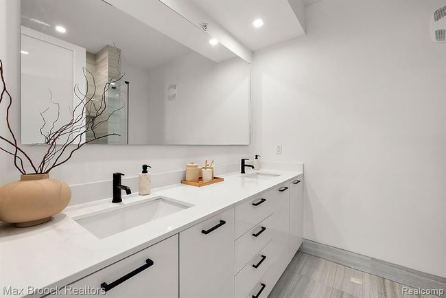 UNIT-18 - 533 E Harrison Ave, Condo with 3 bedrooms, 4 bathrooms and null parking in Royal Oak MI | Image 14