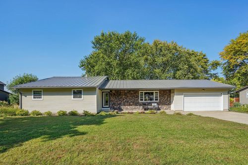 227 9th Street, Prairie Du Sac, WI, 53578 | Card Image