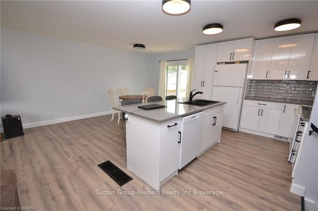 1038 Woodbine Rd, House other with 3 bedrooms, 3 bathrooms and 5 parking in Kingston ON | Image 7