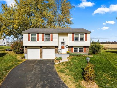 136 Wickham Farm Drive, House other with 3 bedrooms, 2 bathrooms and null parking in Englewood OH | Image 1