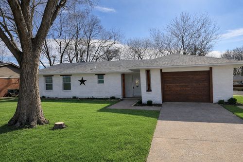 2105 Proctor Dr, Grand Prairie, TX, 75051-3715 | Card Image