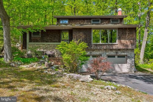 1620 Bobalew Trl, Allentown, PA, 18103-8330 | Card Image