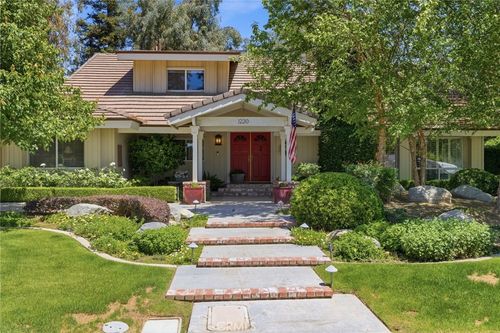 1220 Club View Dr, Bakersfield, CA, 93309-3537 | Card Image
