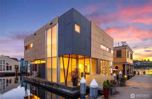 6-2369 Fairview Ave E, Seattle, WA, 98102-3288 | Card Image