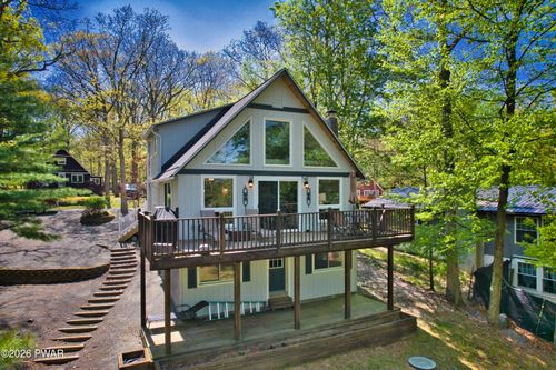 145 S Pond Cir, Dingmans Ferry, PA, 18328-4033 | Card Image