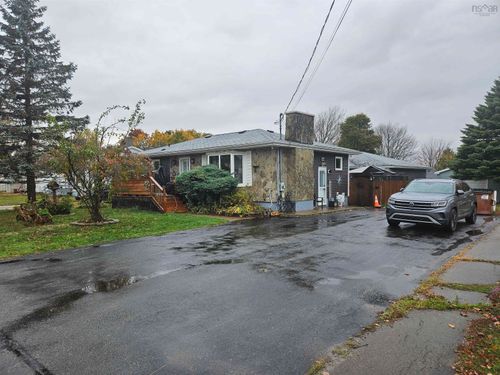 16 Rogers Ave, Amherst, NS, B4H2J7 | Card Image