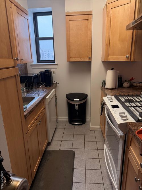 apt-415-25 W Broadway, Long Beach, NY, 11561-4035 | Card Image