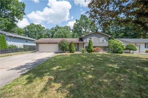 2211 Penny Ln, Austintown, OH, 44515-4936 | Card Image