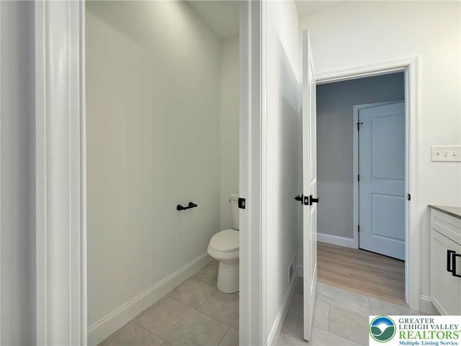 9858 Old 22, House other with 4 bedrooms, 4 bathrooms and null parking in Breinigsville PA | Image 13