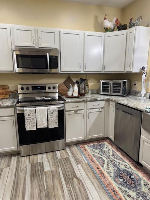 47544 Pembroke Dr, Canton, MI, 48188-7234 | Card Image