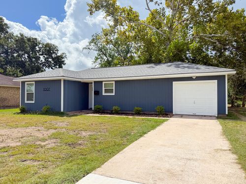 1007 Mac Dr, Sweeny, TX, 77480-1207 | Card Image