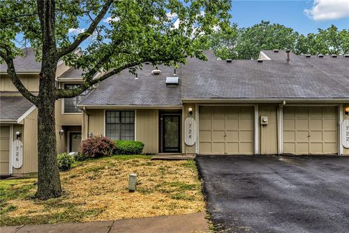 724 E 122nd Terrace, Kansas City, MO, 64146 | Card Image