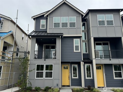 15-23336 Franklin Cir, Black Diamond, WA, 98010-9520 | Card Image