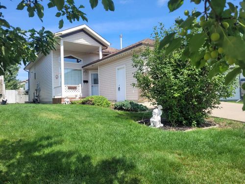 10728 74 Avenue, Grande Prairie, AB, T8W2T2 | Card Image