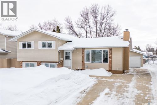 979 Sanderson Cres, Prince Albert, SK, S6V6L2 | Card Image