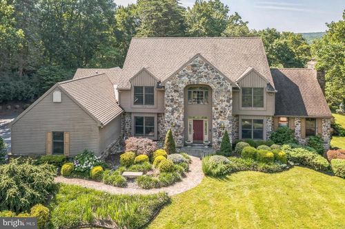 1720 Honeysuckle Ln, POTTSTOWN, PA, 19465-7181 | Card Image