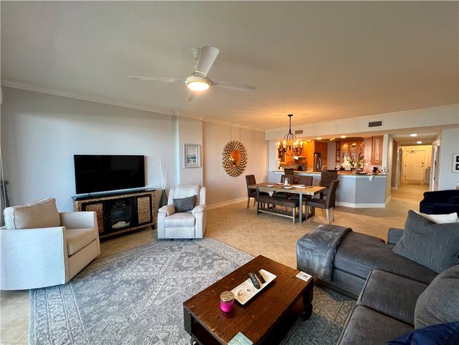 204A - 4160 N A1a, House attached with 3 bedrooms, 2 bathrooms and null parking in Hutchinson Island FL | Image 5
