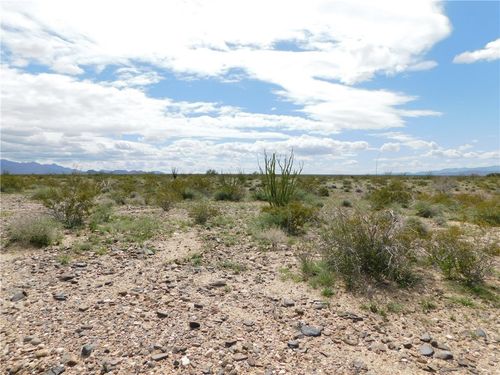 182 Apache Rd, Yucca, AZ, 86438 | Card Image