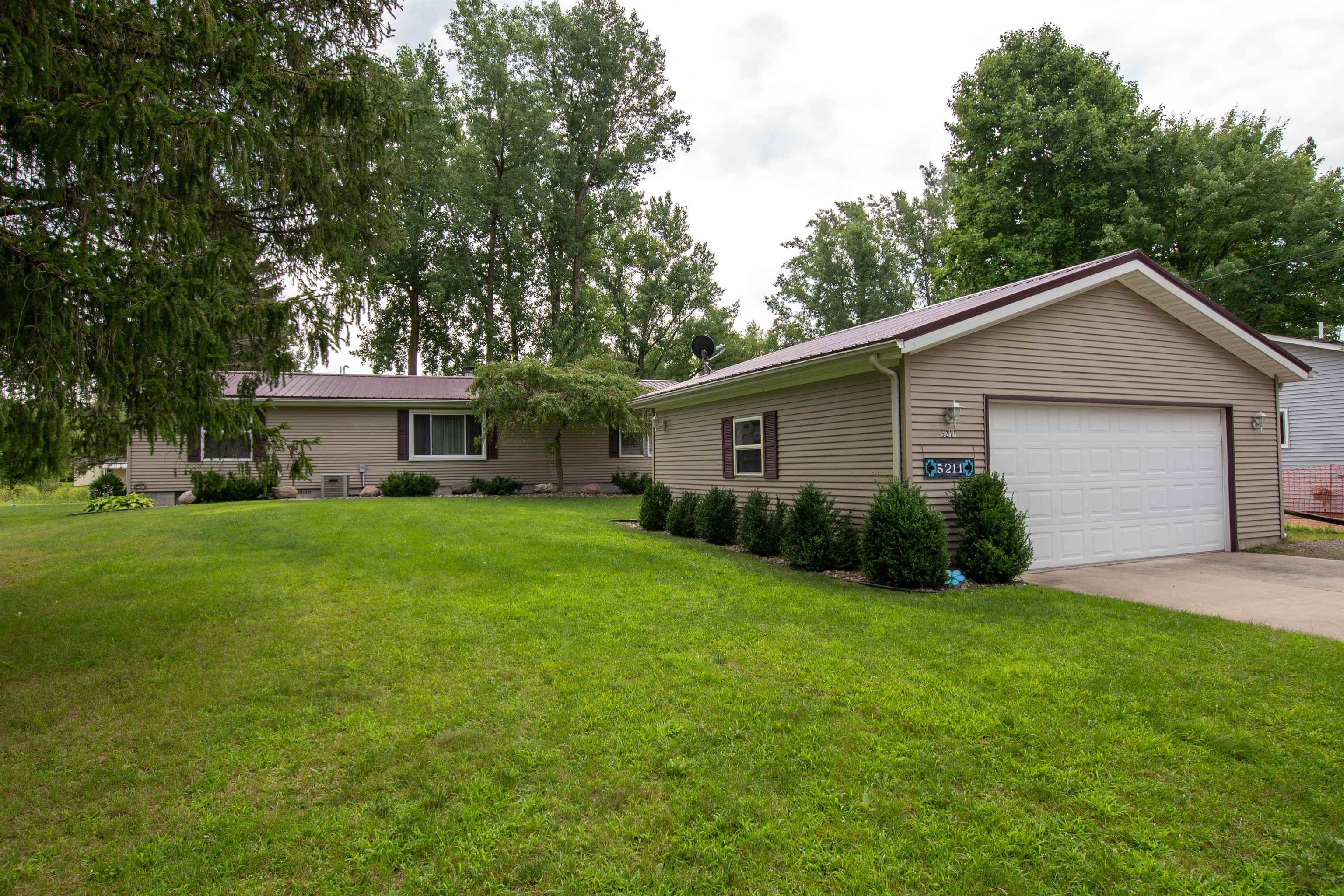Ostlund Dr, Hope, MI 48628