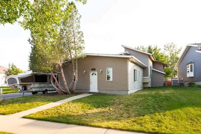 202 Jerry Potts Blvd W, House detached with 4 bedrooms, 2 bathrooms and 4 parking in Lethbridge AB | Image 1