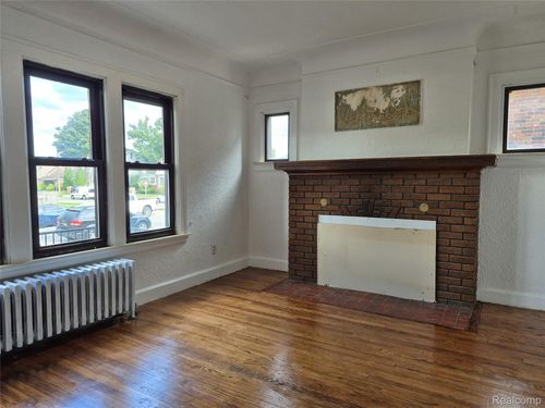 1-7917 Theisen St, Dearborn, MI, 48126-1245 | Card Image