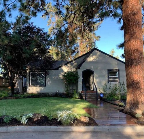 135 Se 4th St, Bend, OR, 97702-1357 | Card Image