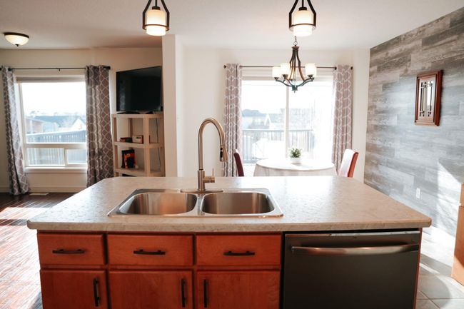 822 28 St, Home with 3 bedrooms, 3 bathrooms and 3 parking in Wainwright AB | Image 5