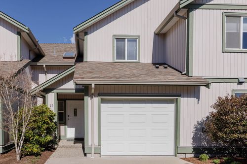 27 - 735 Park Road, Townhouse with 3 bedrooms, 1 bathrooms and 2 parking in Gibsons BC | Card Image