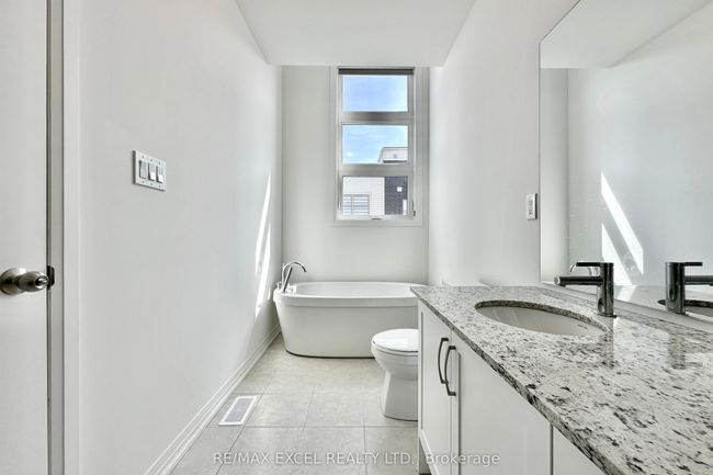 28 Alan Francis Lane, House attached with 3 bedrooms, 4 bathrooms and 1 parking in Markham ON | Image 24