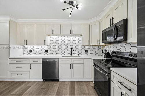 5016 50th Way, West Palm Beach, FL, 33409-7140 | Card Image