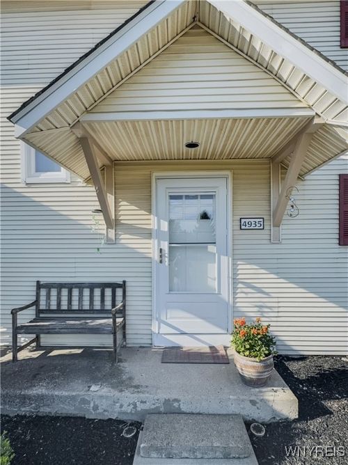 4935 Tuscarora Rd, Niagara Falls, NY, 14304-1166 | Card Image