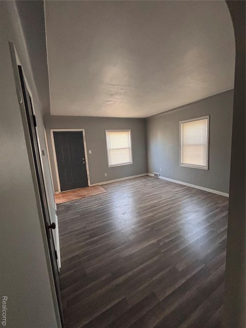 18677 Moenart St, Detroit, MI, 48234-2349 | Card Image