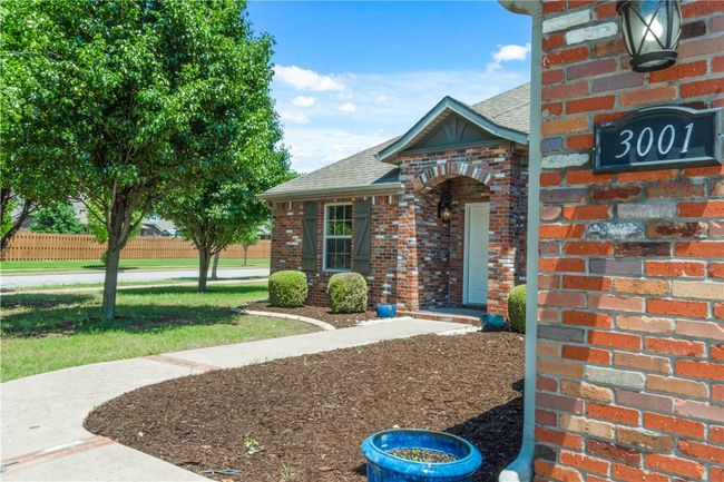 3001 Sw Pine Valley Drive, House other with 3 bedrooms, 2 bathrooms and null parking in Bentonville AR | Image 2