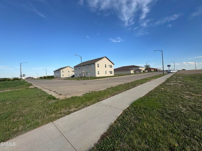 202206 10 Th Ave Se, Home with 24 bedrooms, 16 bathrooms and null parking in Crosby ND | Image 4