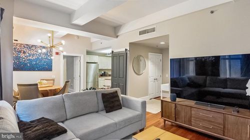 8i-1500 Chestnut St, PHILADELPHIA, PA, 19102-2744 | Card Image