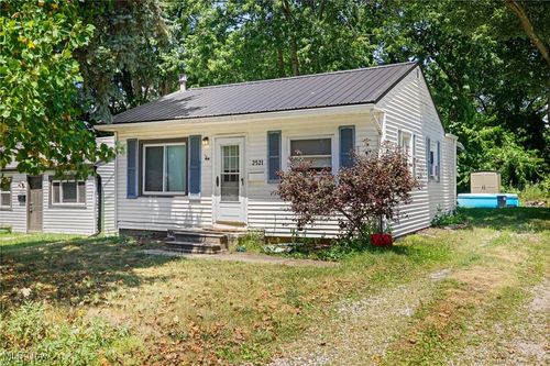 2521 44th St Nw, Canton, OH, 44709-2129 | Card Image