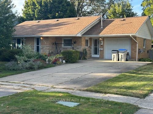 575 Front St, Warwick, ON, N0M2S0 | Card Image