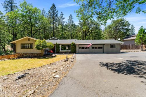 370 Horseshoe Dr, Grants Pass, OR, 97526-6814 | Card Image